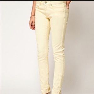 NWOT 29 / 8R Pale Yellow Gap Jeans